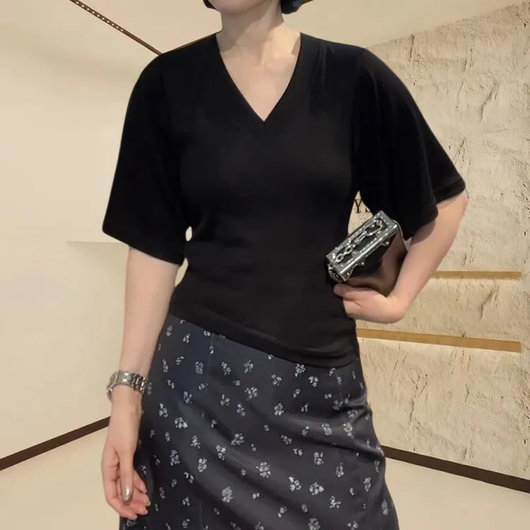 夏季V领收腰蝙蝠袖短袖T恤2025新款时尚气质百搭宽松慵懒风上衣