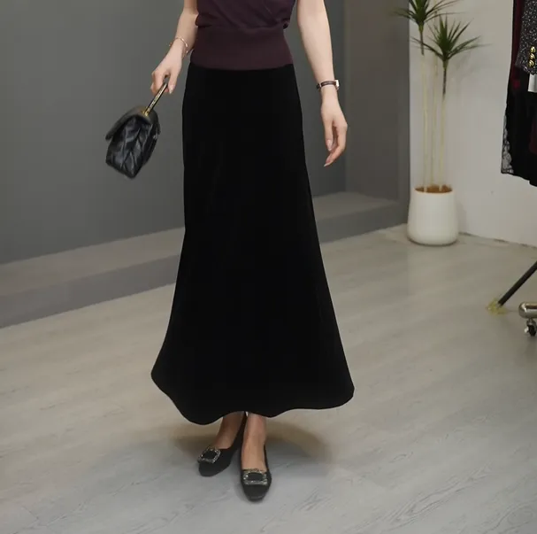 ZIKYOCHEN黑色气质裙女高级感初秋气质黑色显瘦丝绒裙中长裙