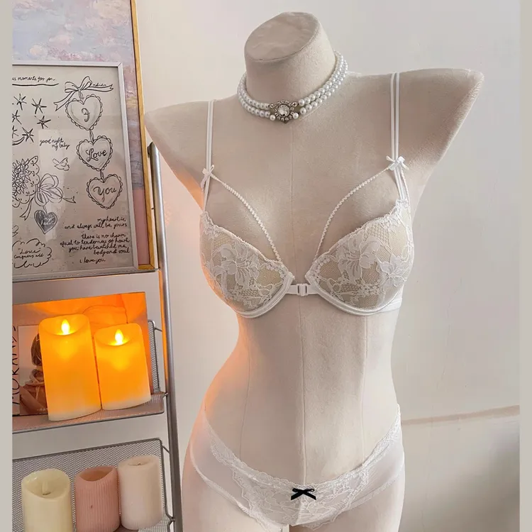 维多利亚性感前扣内衣女小胸聚拢上托蕾丝薄款挂脖无钢圈文胸套装