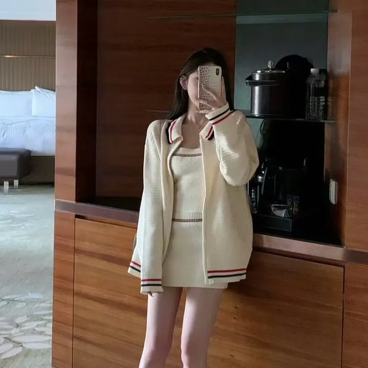 慵懒风杏色长袖毛衣外套女秋季时尚套装针织吊带背心半身裙三件套