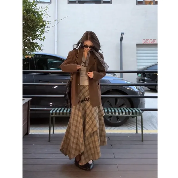 复古咖色格纹拼接半身裙女2025新款秋冬显瘦松紧腰半裙大摆a字裙