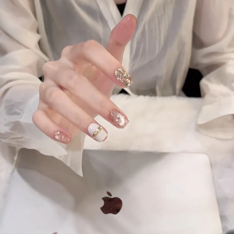 【白色假日】秋季裸色温柔猫眼美甲短款高级轻奢显白纯手工穿戴甲