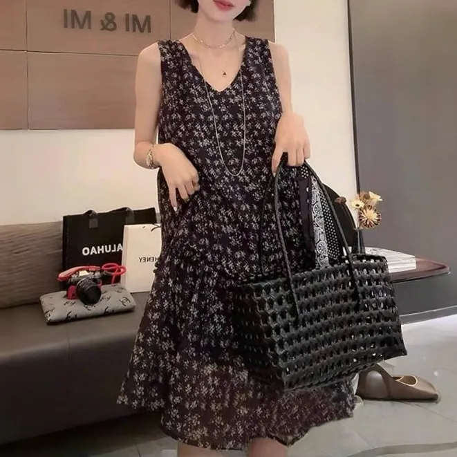 夏季新款莱赛尔天丝气质复古休闲舒适时尚无袖碎花连衣裙女度假风