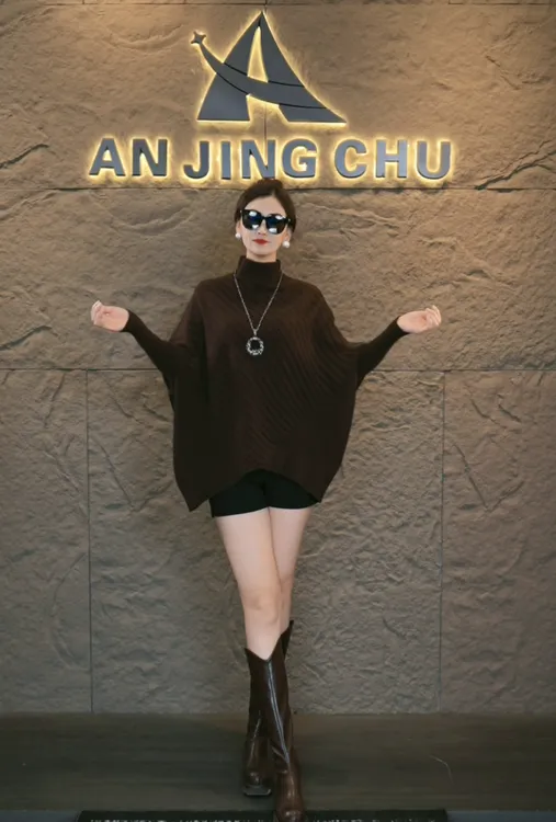 348 AN JING CHU秋冬蝙蝠袖百搭毛针织衫宽松时尚厚款咖色连衣裙