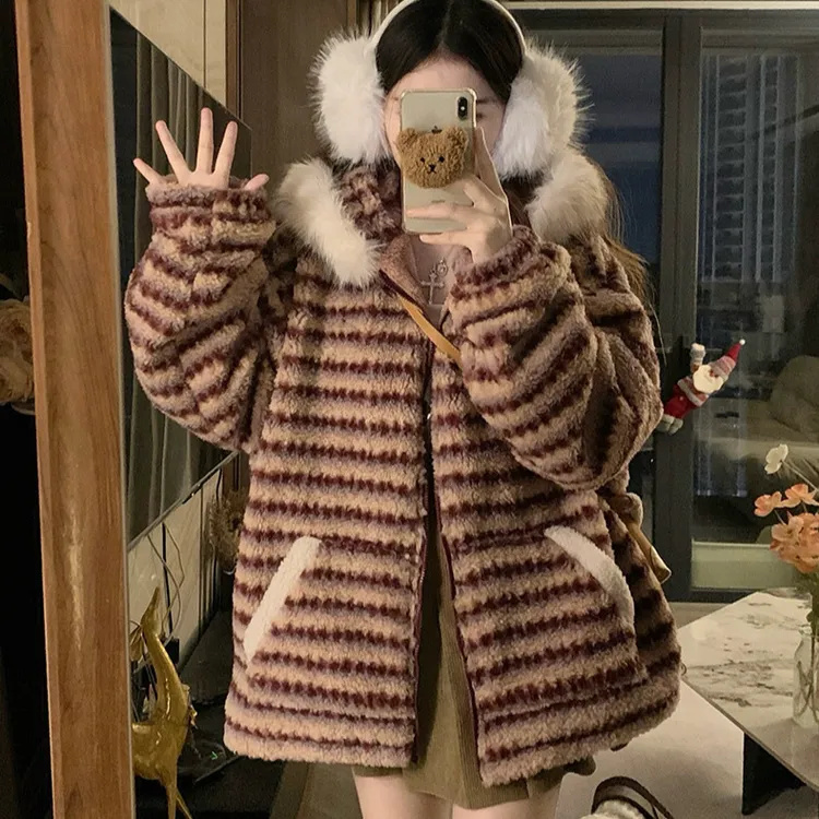 大码韩系巨好看红色条纹毛领连帽卫衣女冬季慵懒加厚羊羔毛外套潮
