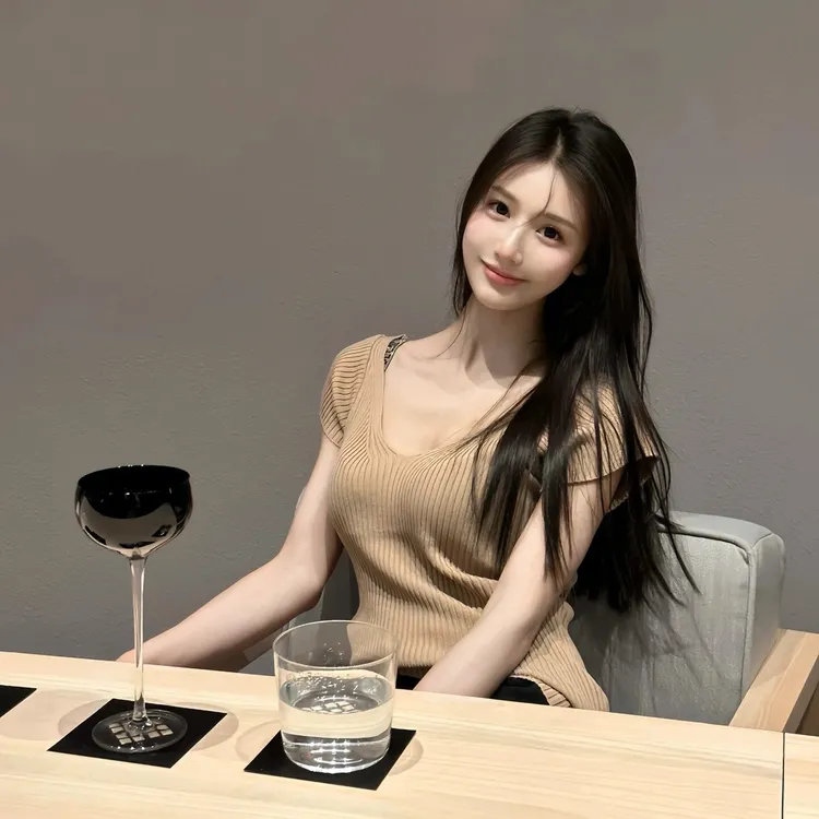 韩版修身显身材气质纯欲V领薄款微透百搭短袖针织衫T恤女