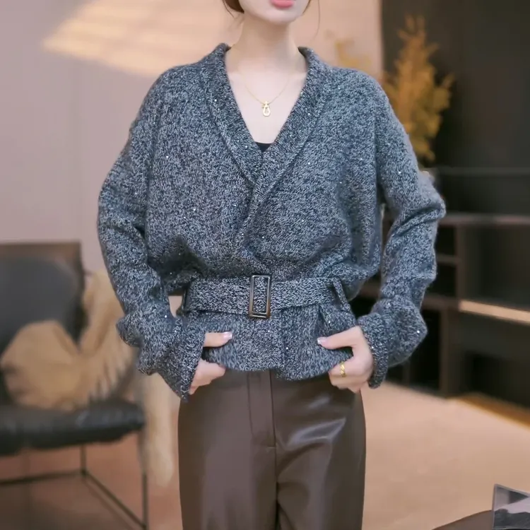 慵懒风黑色交叉V领系带针织衫女2025秋冬新款收腰显瘦软糯风毛衣