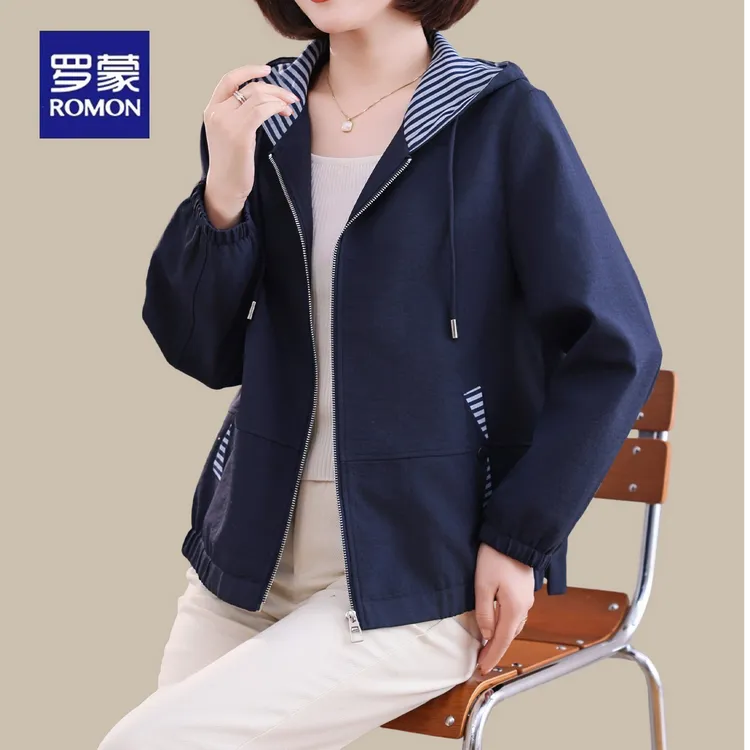 罗蒙妈妈秋装外套2025新款时尚休闲夹克中老年女春秋洋气连帽上衣