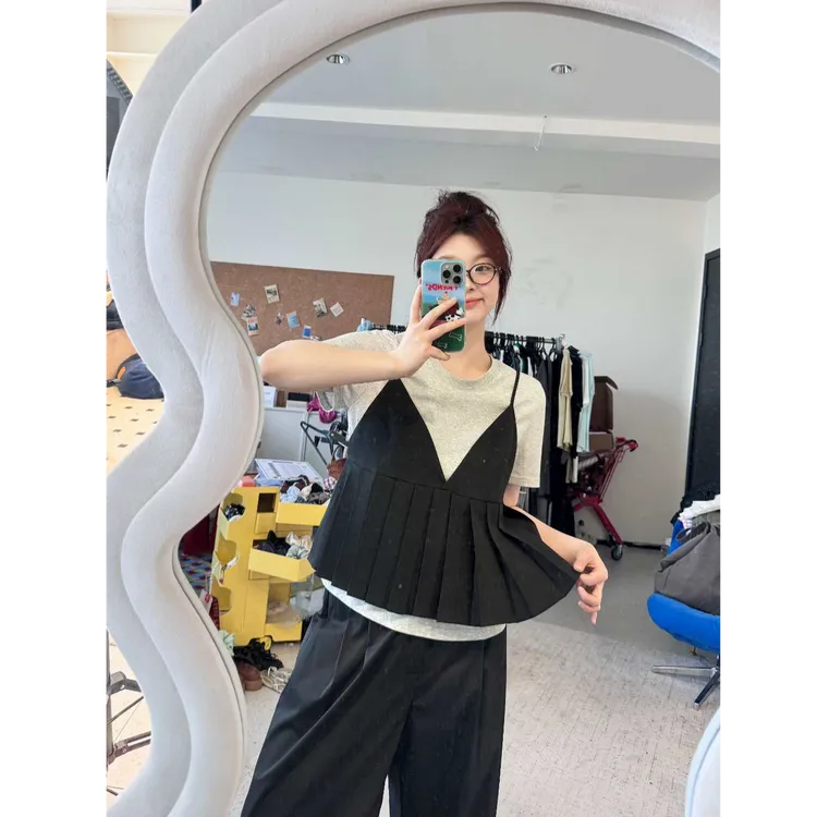 晶咕【索罗尔腔调】纯色短袖T+下摆压褶吊带上衣时尚显瘦