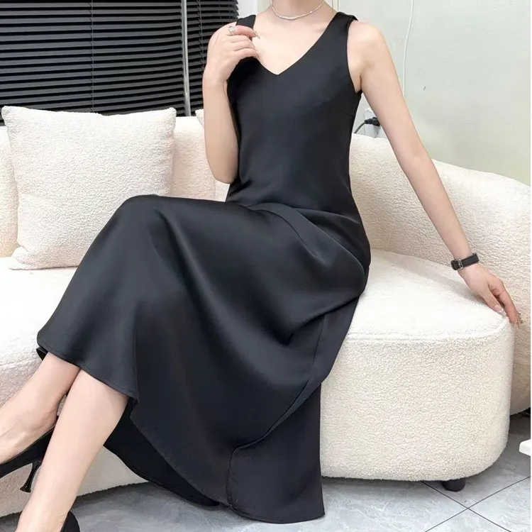 优雅光泽吊带裙时尚背心无袖黑色显瘦夏季吊带裙百搭V领连衣裙
