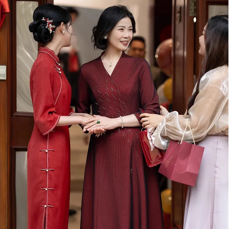 五一结婚喜妈妈婚宴礼服高贵年轻旗袍2025秋装新款高端喜婆婆裙子