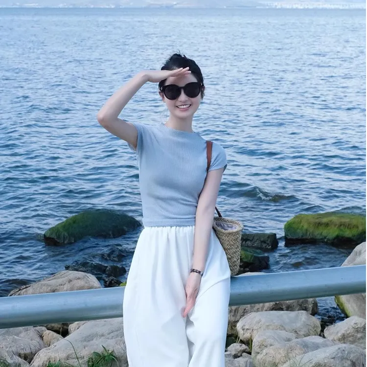 蓝色圆领针织冰丝小个子短款上衣独特漂亮小众正肩短袖t恤女夏季