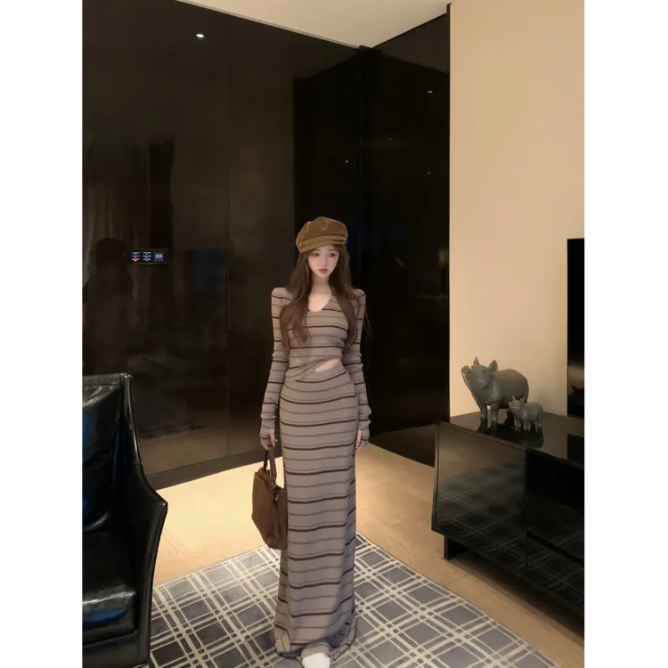 法式慵懒感条纹针织套装轻熟气质V领上衣配大裙摆半身长裙两件套