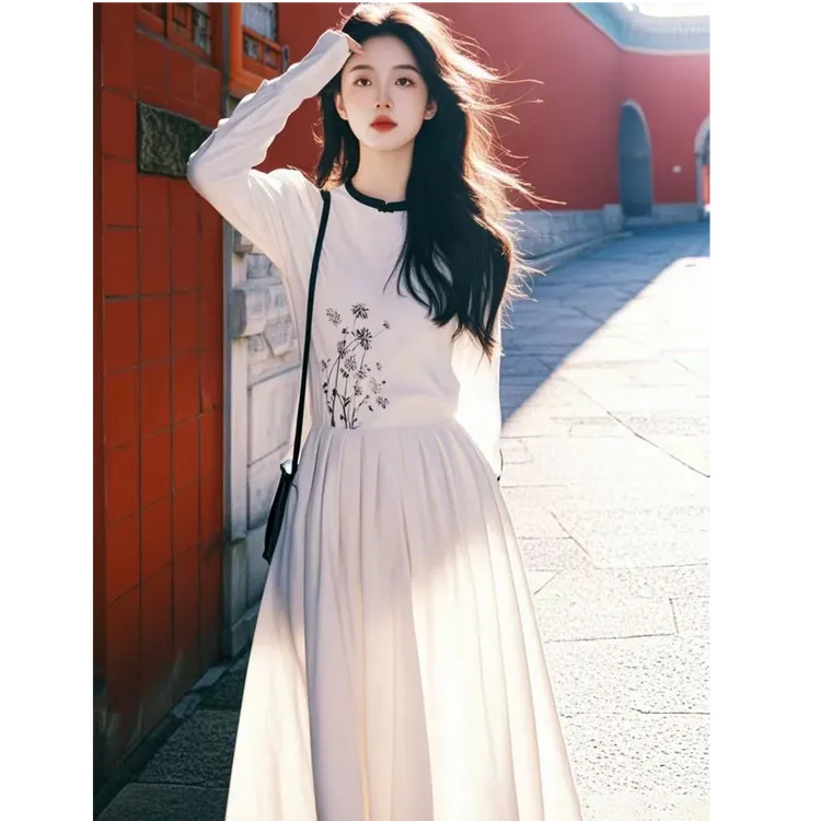 2025春季多巴胺穿搭独特绝美高级感小香风白色国风印花长袖连衣裙