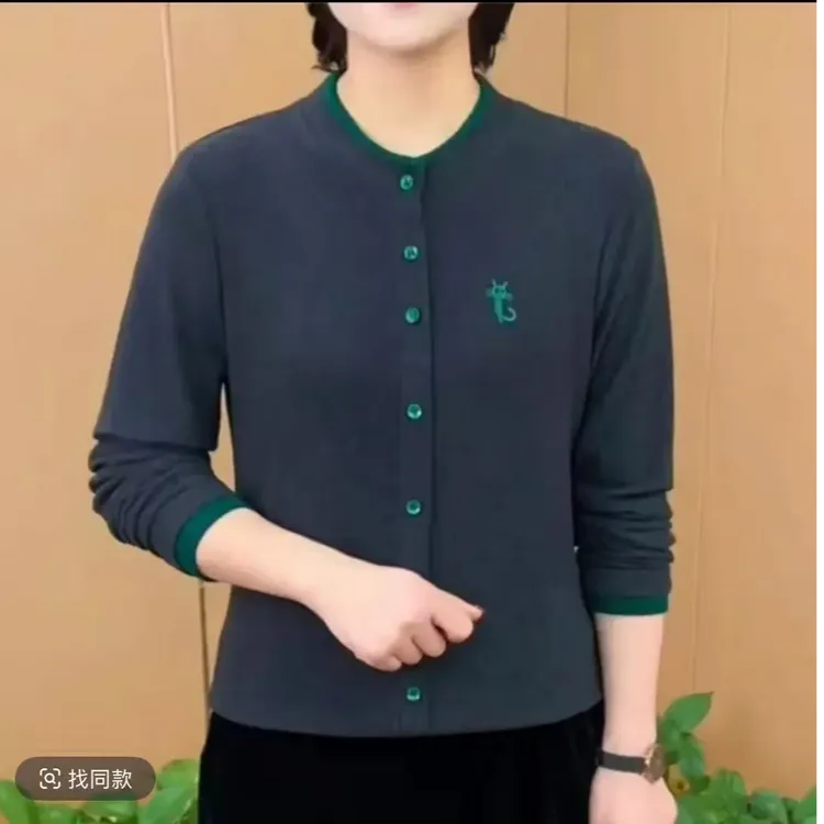2025秋冬新款圆领纽扣刺绣长袖套头打底衫中老年女装洋气妈妈气质