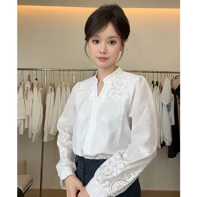 纯色衬衫女2025秋季绣花镂空长袖V领衬衣洋气减龄通勤小衫