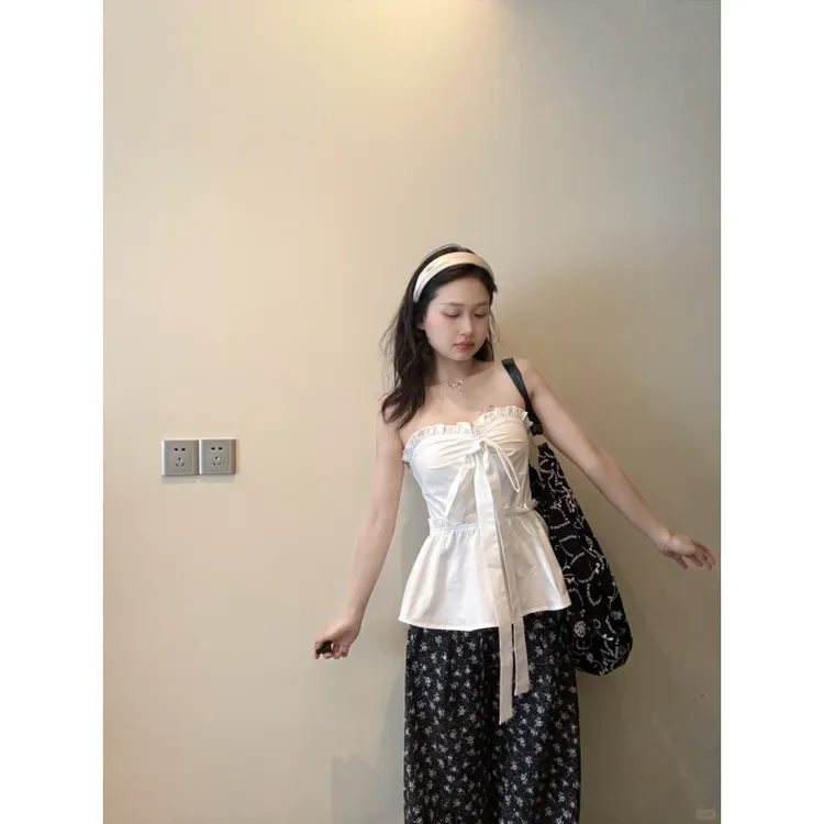 2025春夏新款甜辣收腰花边背心修身显瘦抹胸上衣女碎花休闲裤潮