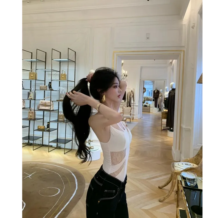 【吸引法则】性感辣妹气质挂脖白色连体上衣女配百搭休闲牛仔裤套装