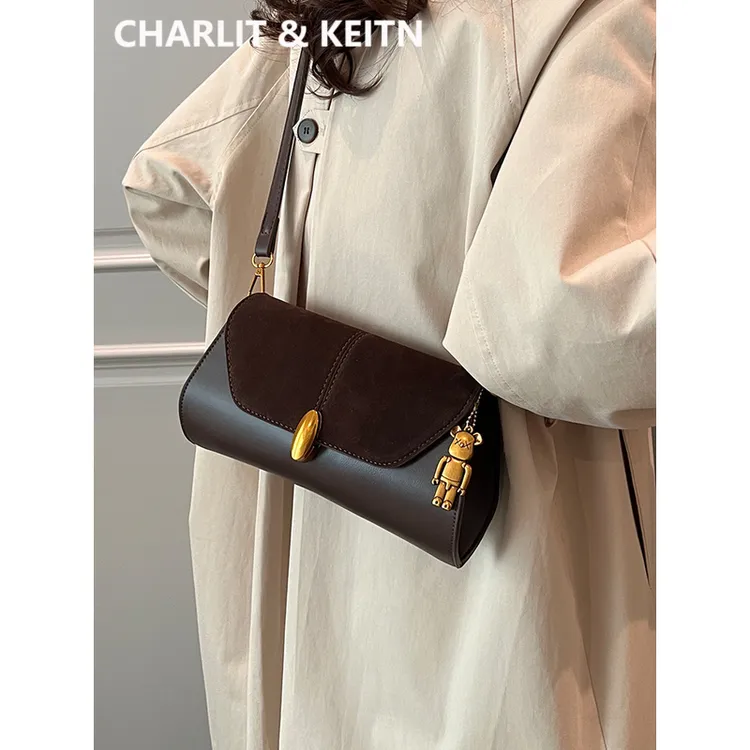 CHARLIT&KEITN包包女2025新款秋冬法棍包高级质感真皮复古斜挎包
