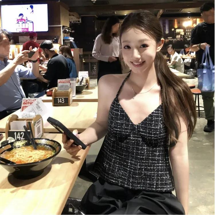 韩系时尚甜美穿搭气质高级感绑带挂脖吊带上衣女配显瘦高腰休闲裤