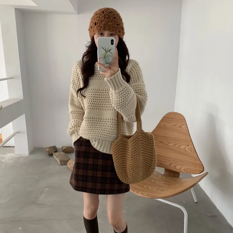 肌理感粗针毛衣女秋季新款温柔系米白色上衣韩版圆领休闲软糯上衣