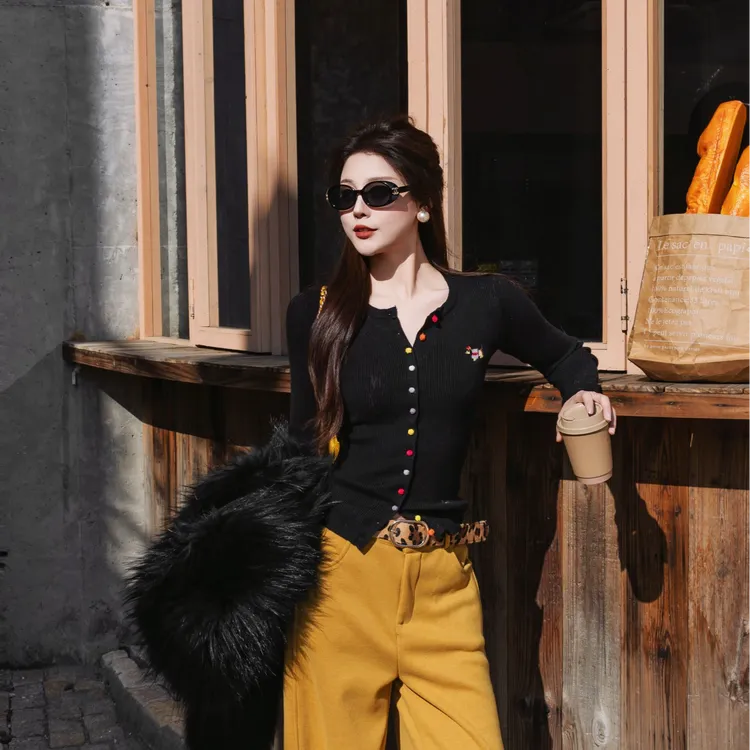 SISTER姐妹家韩系气质显瘦彩色纽扣刺绣修身氛围感巨好看针织开衫