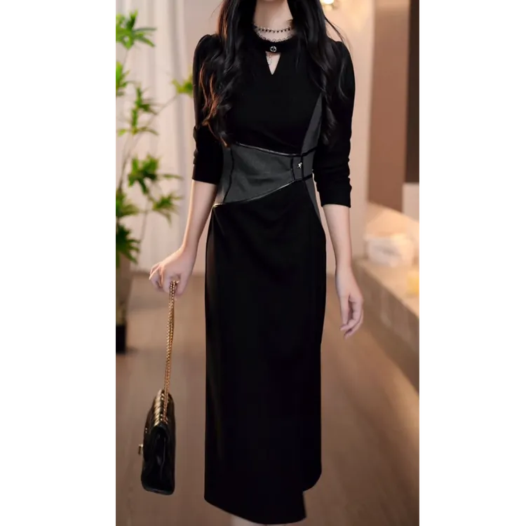 胜美女装2025秋季新款腰部拼灰简洁时尚设计优雅收腰显瘦连衣裙