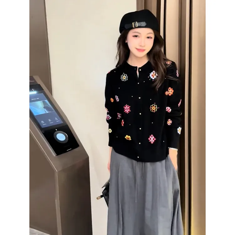 2025秋季高级感超好看毛衣法式独特别致软糯慵懒风黑色针织开衫女
