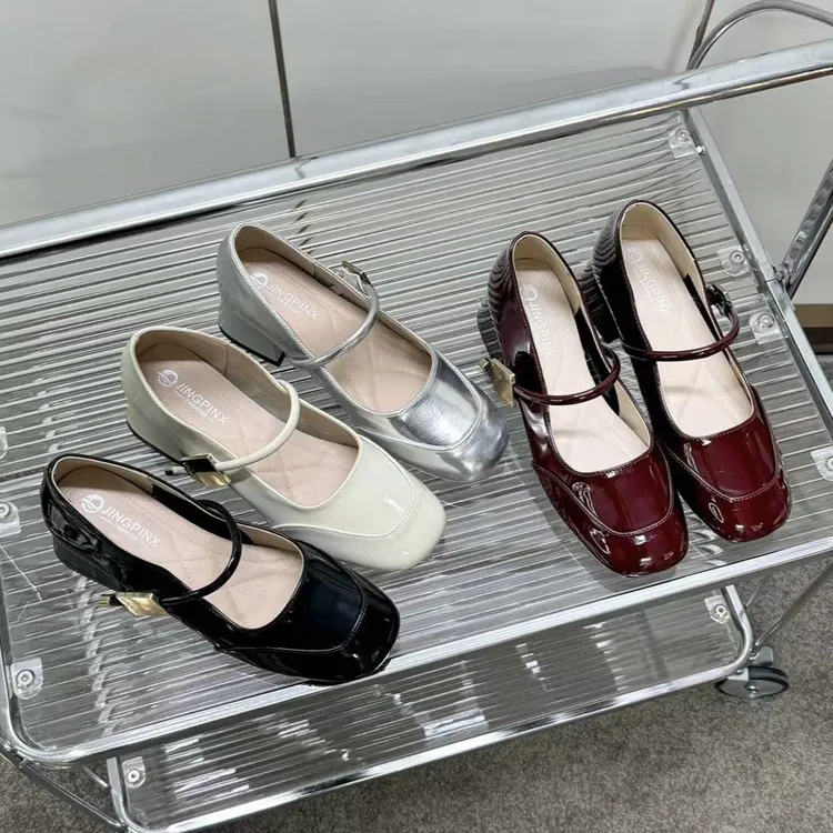可以搭配任何衣服超级百搭的2025年安可拉红玛丽珍单鞋浅口必备