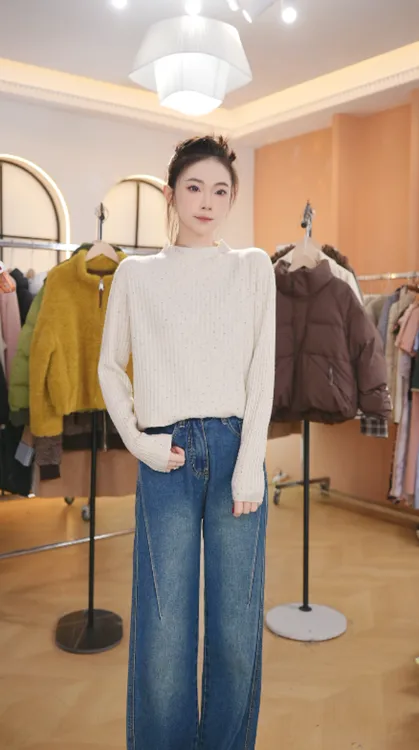 半高领针织衫女秋冬超好看烫钻毛衣2025新款小香风打底衫上衣