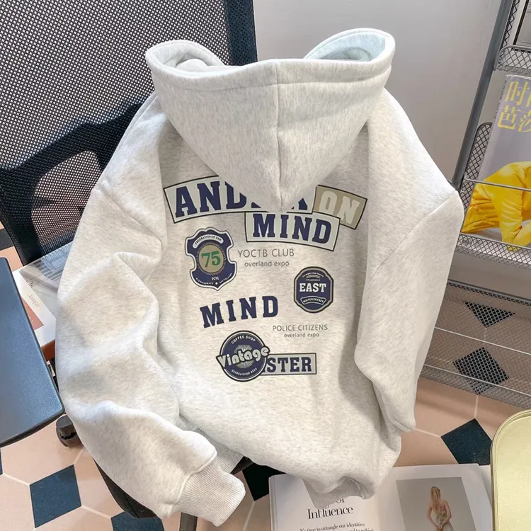 美式套头复古徽章印花连帽卫衣秋冬季学生宽松百搭休闲上衣外套