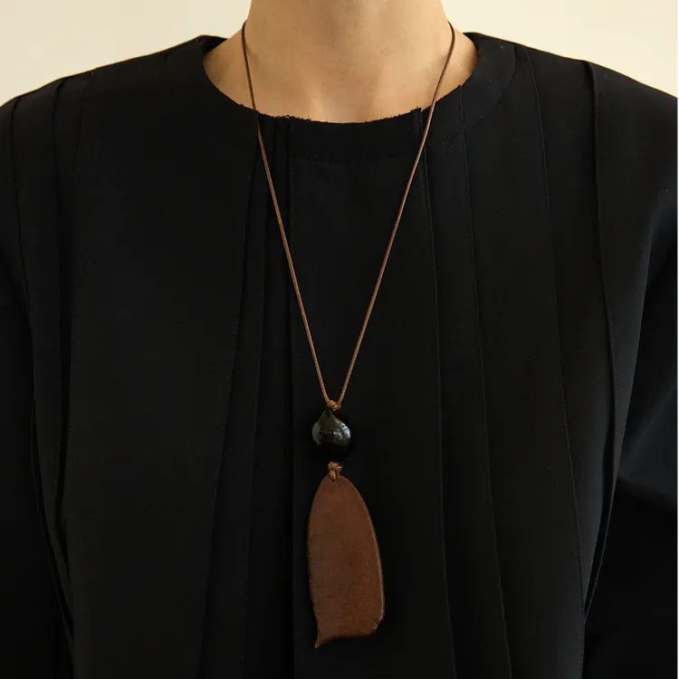 非金属皮质项链 米果项链长款毛衣链高级感小众吊坠高档秋冬配饰