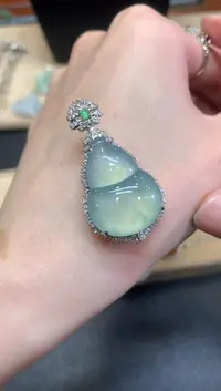 翡翠18K金镶嵌颈饰葫芦【无服务费】