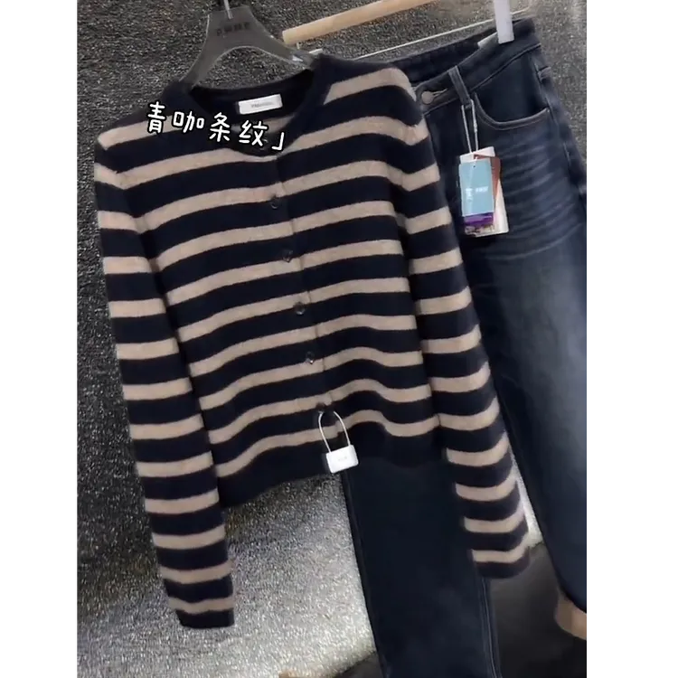 长袖圆领单排扣撞色条纹上衣女2025秋冬宽松减龄显瘦百搭针织开衫