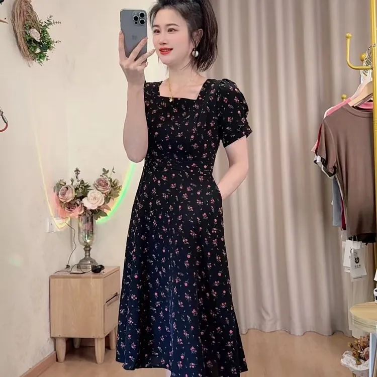2025新款方领连衣裙粉红碎花法式女小个子收腰显瘦长裙子夏季时尚