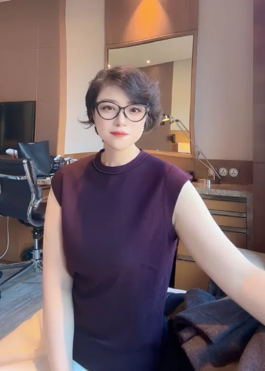 【U.M】小行星羊毛圆领小落肩针织背心羊毛背心
