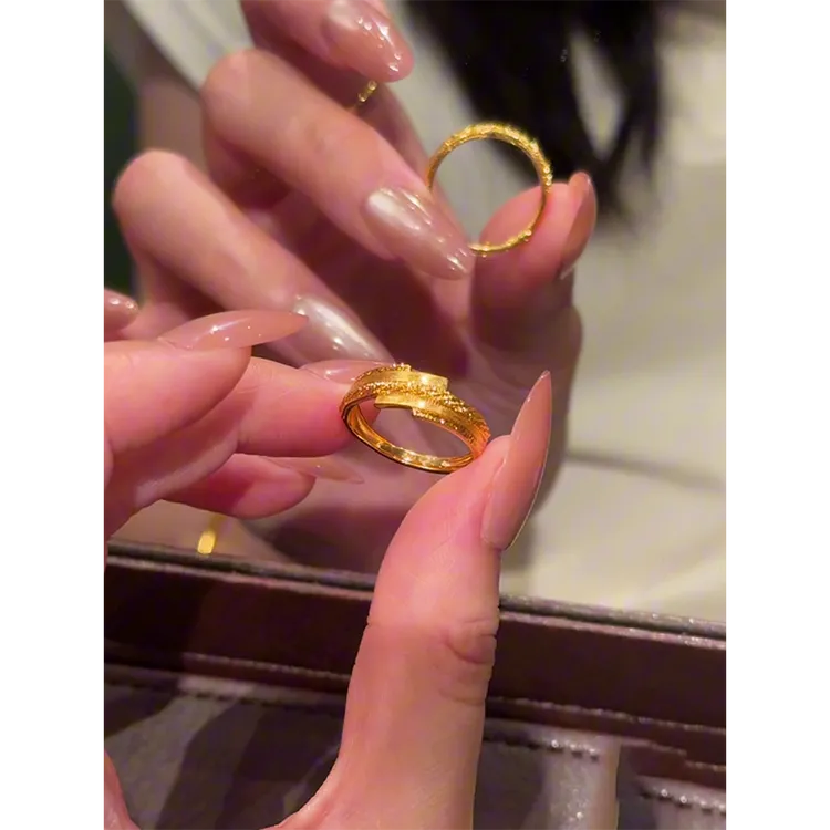 铜合金戒指 中古风金色爆闪绒光戒指百搭精致千金感温柔素圈指环.