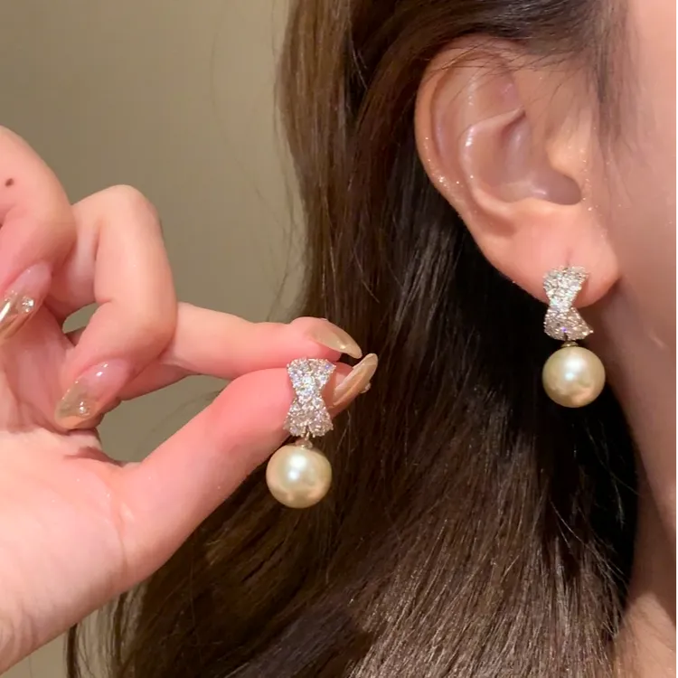铜合金锆石耳饰 秋冬轻奢精致闪锆香槟珍珠耳环女气质耳针耳饰