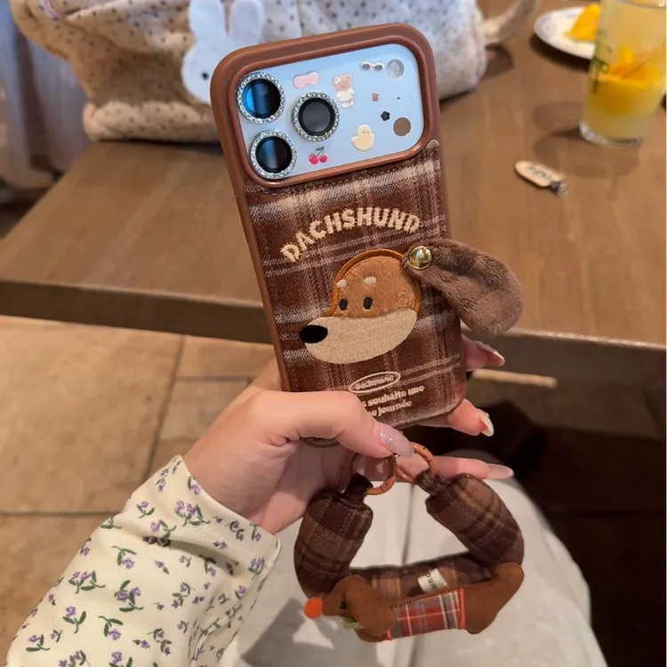 复古棕格长耳朵小狗手提绳适用iPhone17promax手机壳苹果17pro16p