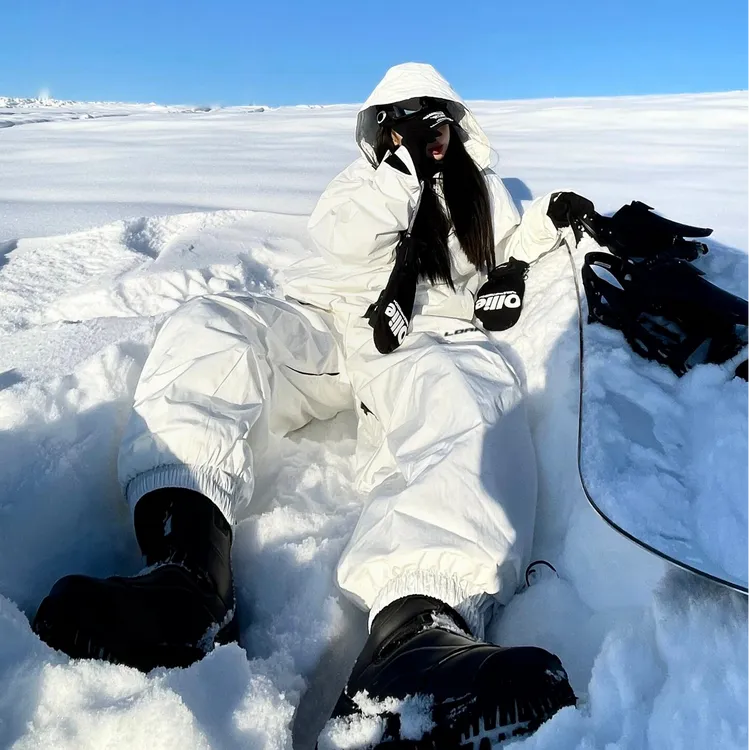 芙沿白色滑雪服套装女2025年新款户外加厚保暖防风超看好单板雪服