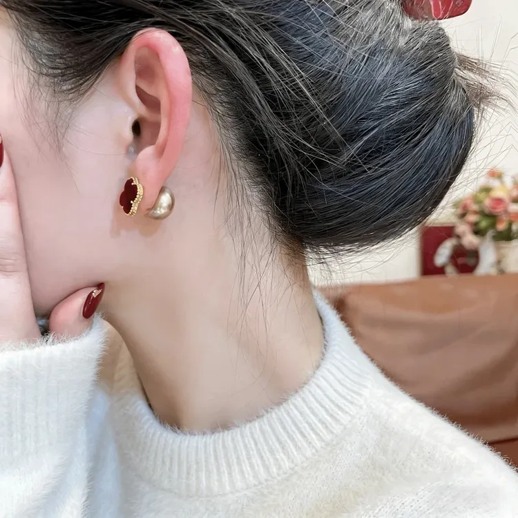 丝绒质感红色幸运草珠珠耳环简约一款多戴耳钉