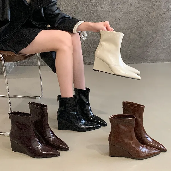 大小姐~美拉德风复古棕色坡跟短筒靴女高级感时尚气质尖头廋廋靴