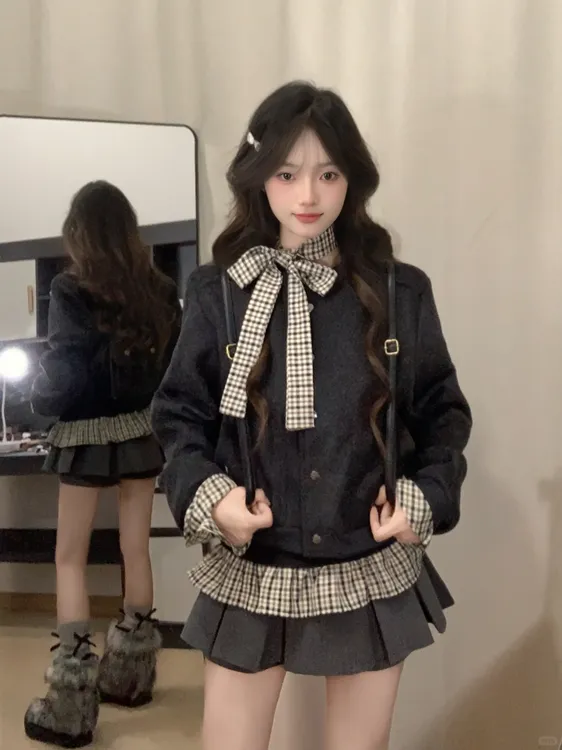 2025秋冬新款韩系高级感假两件打底衫毛呢外套搭配短裙气质三件套
