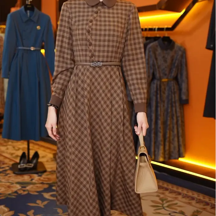 【赫尔温】原创设计款美拉德咖色时尚收腰显瘦秋款连衣裙DHZFF52818