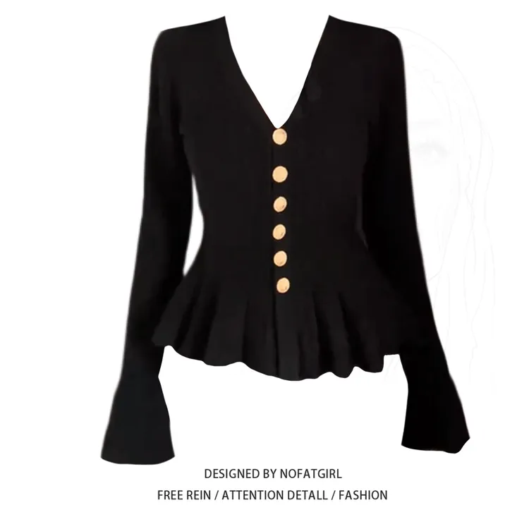 大码胖MM黑色喇叭袖V领开衫女秋季新款长袖高级感金扣针织衫上衣