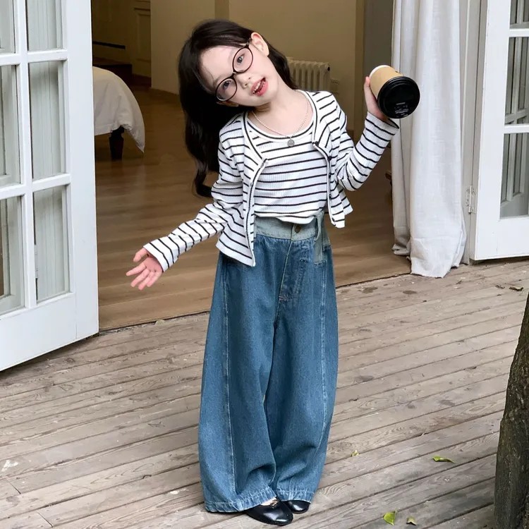2025秋季韩系女童百搭休闲条纹开衫两件套女宝时髦洋气反腰牛仔裤