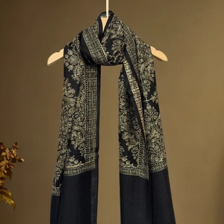 【山羊绒】「黑·金迹」尼泊尔手工编织机绣薄款空调披肩显瘦200*70cm