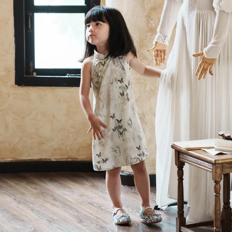 小思家女童2025夏季新款新中式国风端午穿搭小立领背心蝴蝶旗袍裙