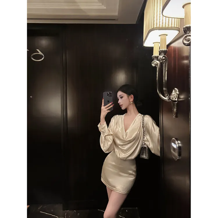 2026春季新款法式温柔纯欲风荡领收腰衬衣裙显瘦性感收腰连衣裙女