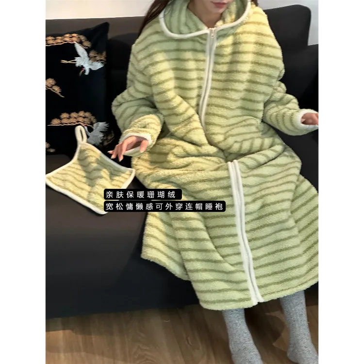 ins韩版黑白条纹珊瑚绒睡衣女秋冬款新款大码家居服加厚连帽睡裙